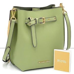 MICHAEL KORS EMILIA SMALL BUCKET
(NWT
BAG MESSENGER LIGHT SAGE COLOR
